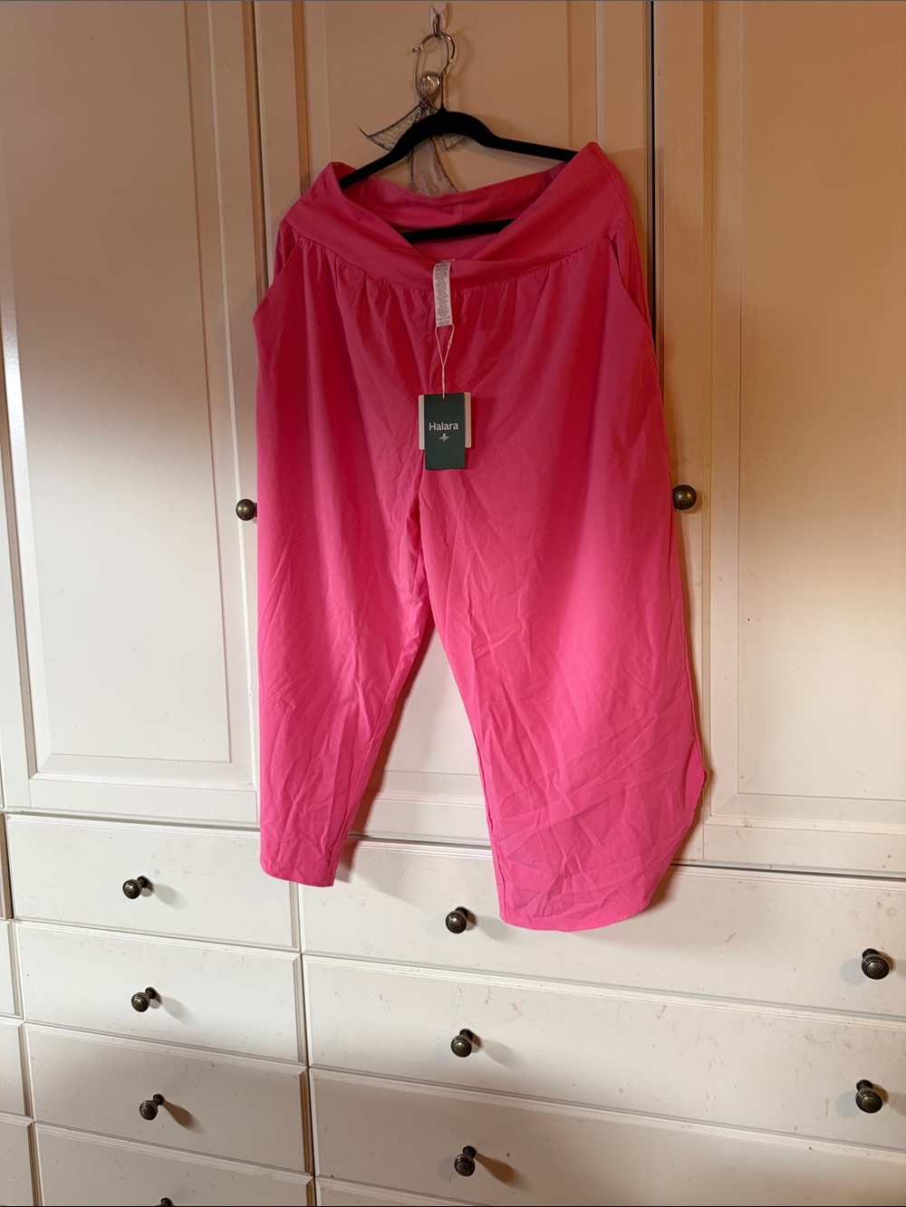 HALARA Hot Pink Capri Jogger Pants